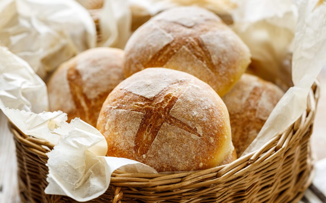 Przepis: Bułki pszenne z suszonymi pomidorami