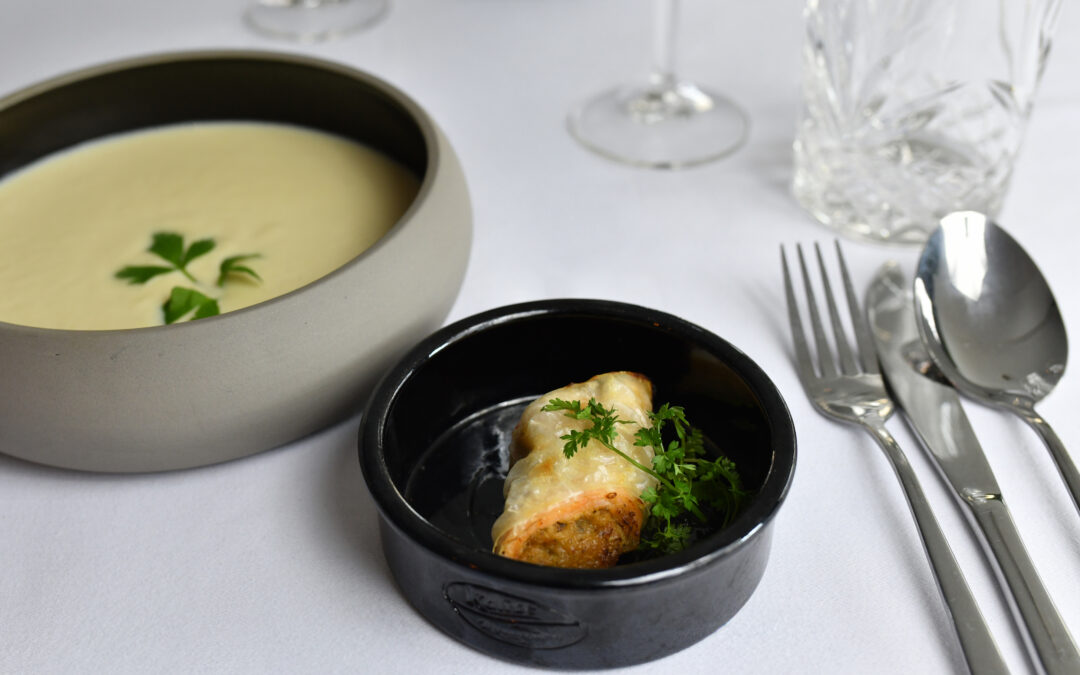 Chrupiące krokiety filo z ciecierzycą i łososiem (z zupą krem)