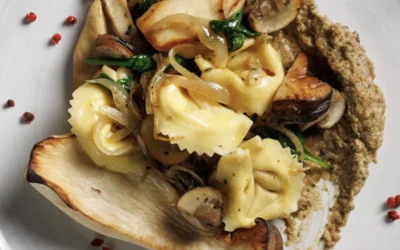 Przepis: Tortellini grzybowe  z&nbsp;masłem szałwiowym