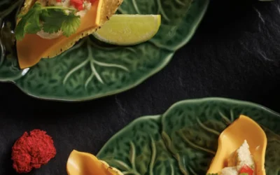 Przepis: Tacos z&nbsp;kremowym nadzieniem  z&nbsp;hummusem, limonkowym dipem serowym i&nbsp;salsą mango